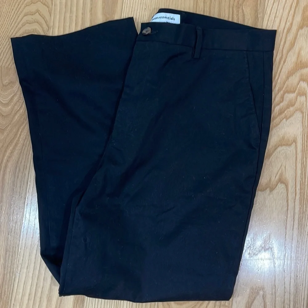Men’s flat front chinos NWOT pants dress